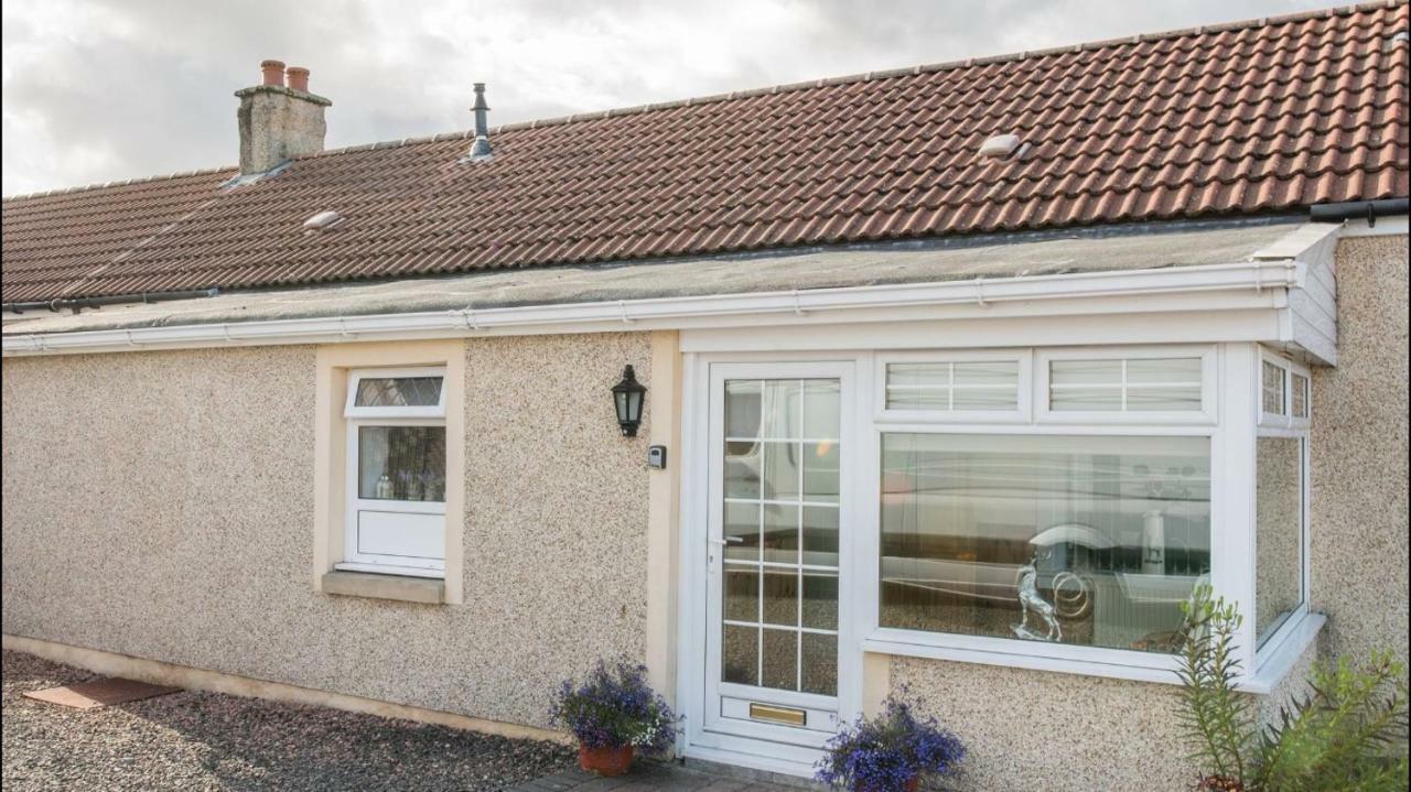 Pippin, Tranquil Scottish Cottage With Hot Tub Airdrie Exterior photo