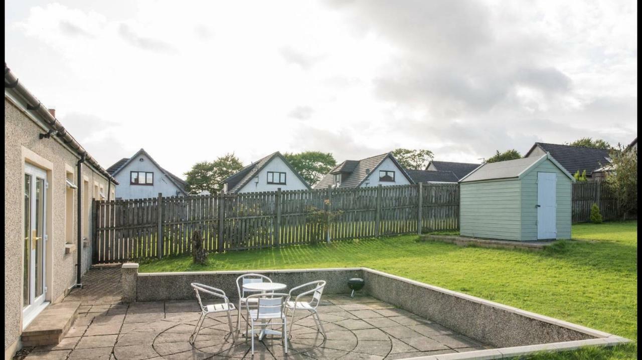 Pippin, Tranquil Scottish Cottage With Hot Tub Airdrie Exterior photo