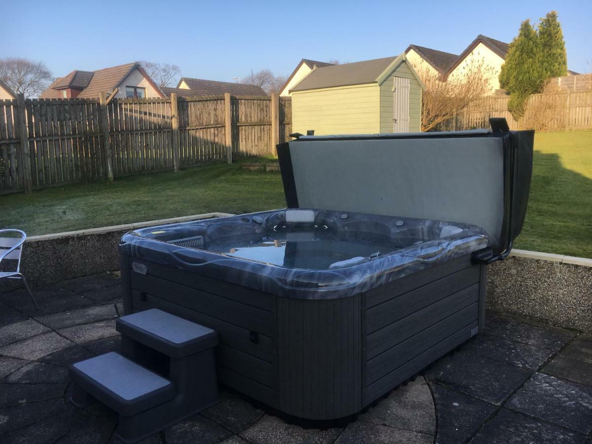 Pippin, Tranquil Scottish Cottage With Hot Tub Airdrie Exterior photo